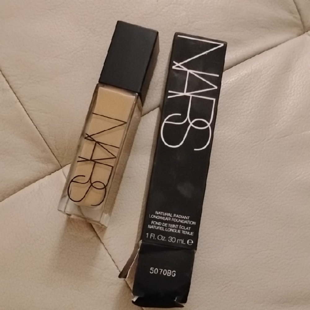 NARS Natural Radiant Longwear Foundation - Medium 3.5 Vanuatu